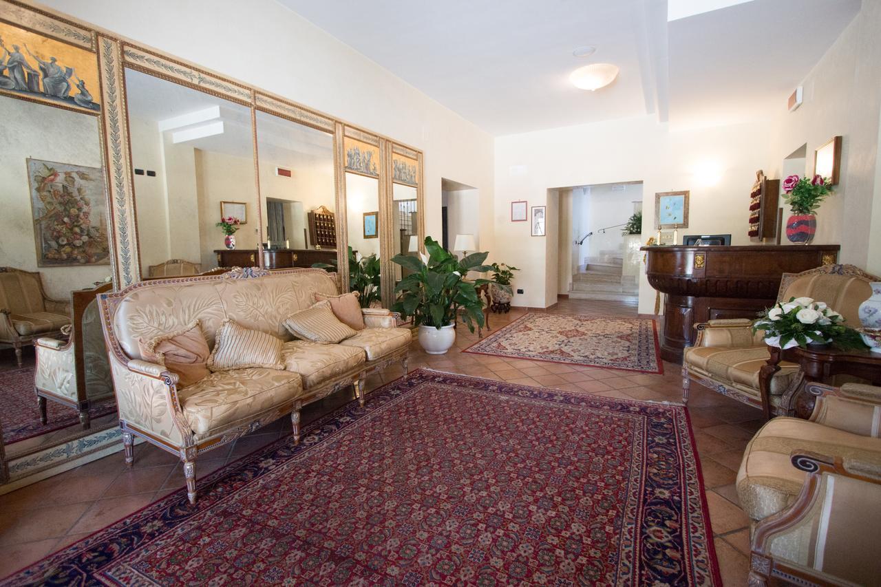 Olimpus Hotel Сора Екстериор снимка