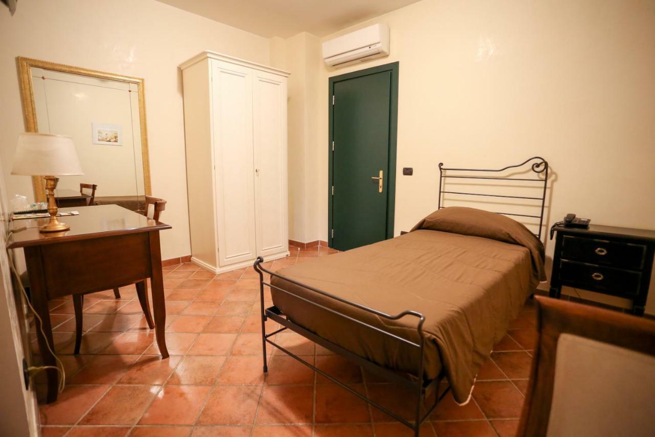 Olimpus Hotel Сора Екстериор снимка