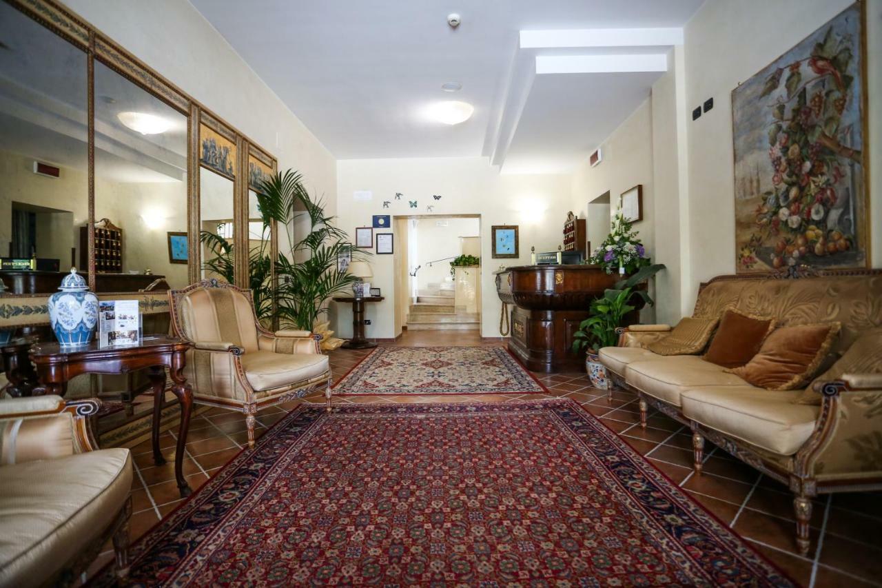 Olimpus Hotel Сора Екстериор снимка